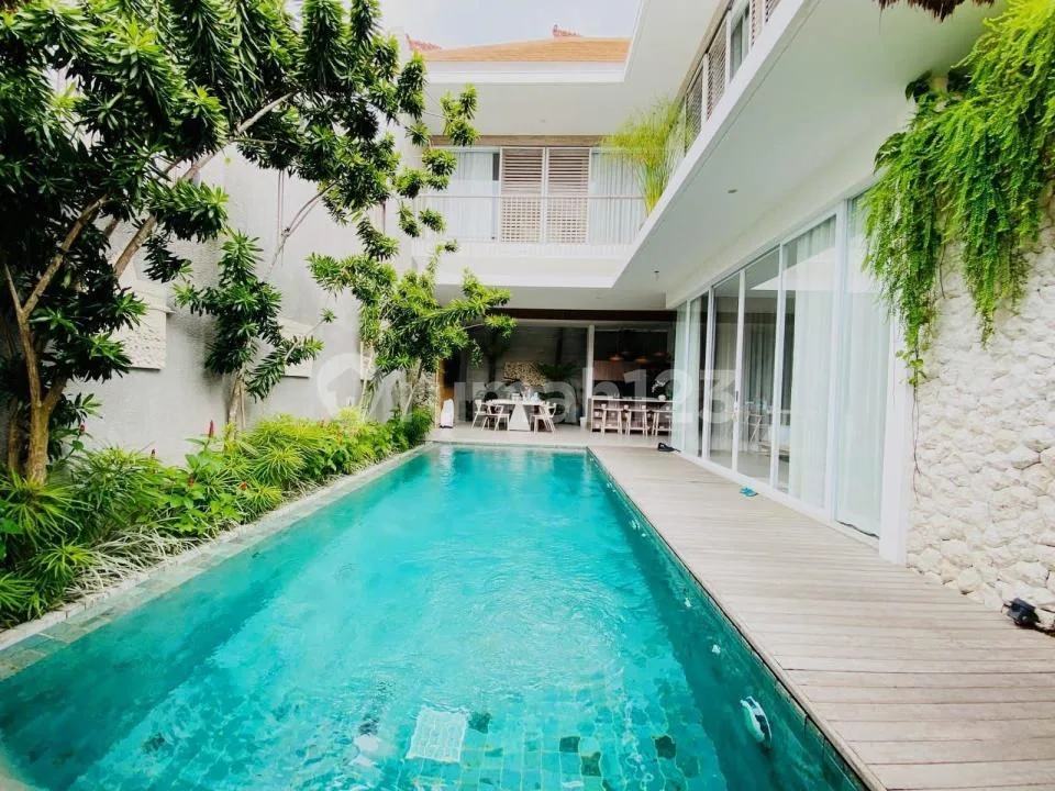 Villa Strategis Dekat Potato Head Furnished Pool 2Lt di Seminyak - Image 2 of 4