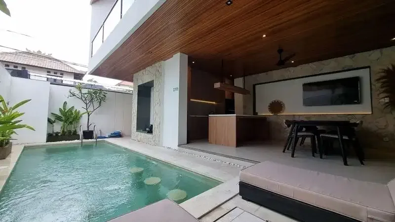 Dijual Villa Freehold Lokasi Strategis di Seminyak - Image 1 of 10