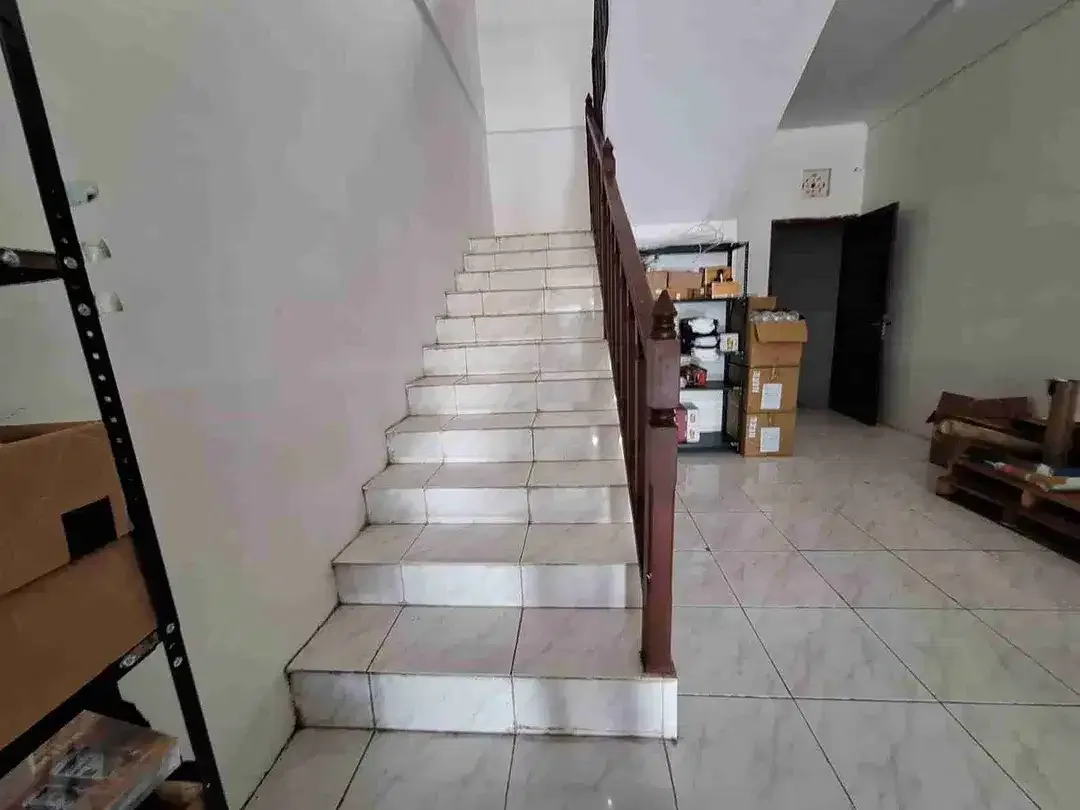 Ruko Sewa 2 Lantài sangat cocok untuk Kantor atau Semua Jenis Usaha - Image 9 of 10