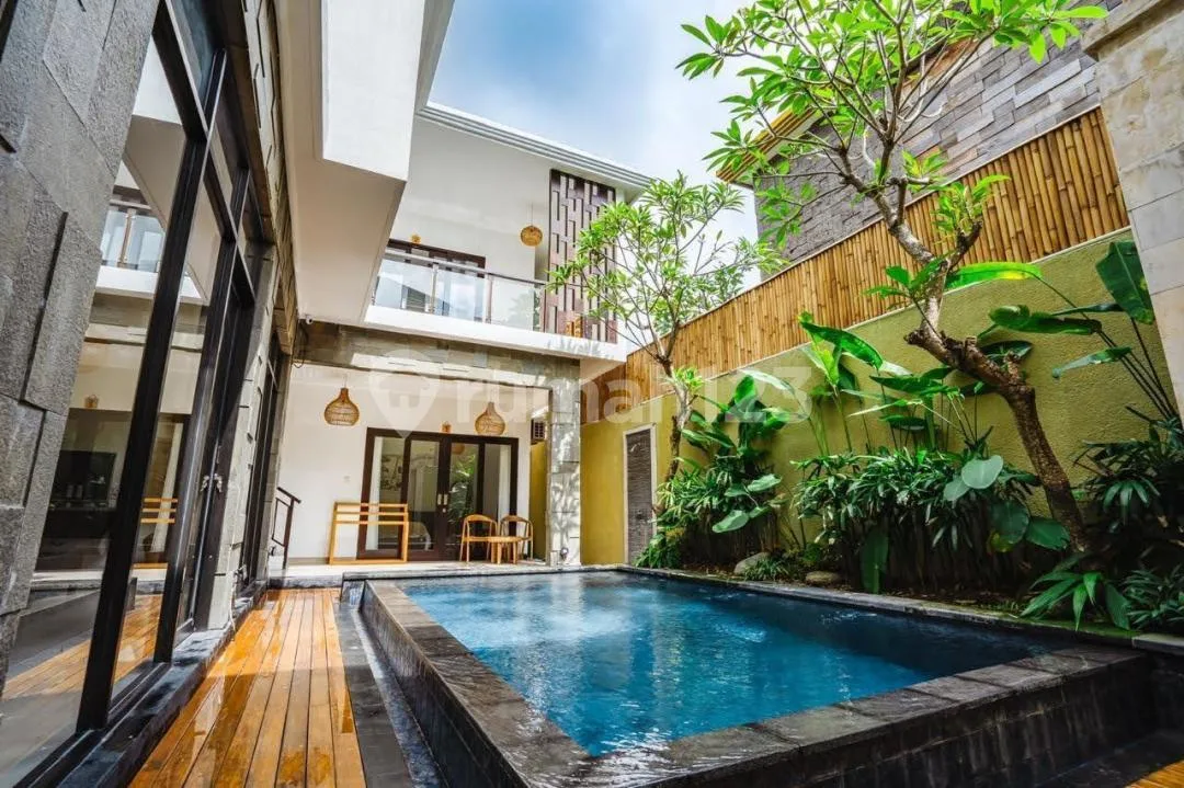 Villa dengan Fasilitas Lengkap Lokasi Strategis di Kerobokan - Image 1 of 4