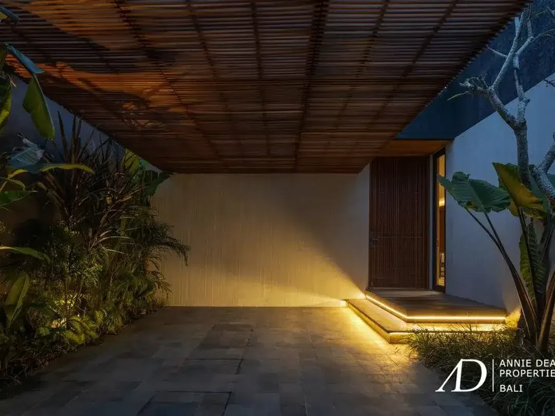 FREEHOLD | LUXURY DESIGNER VILLA IN PRIME BERAWA - CANGGU - Image 5 of 10