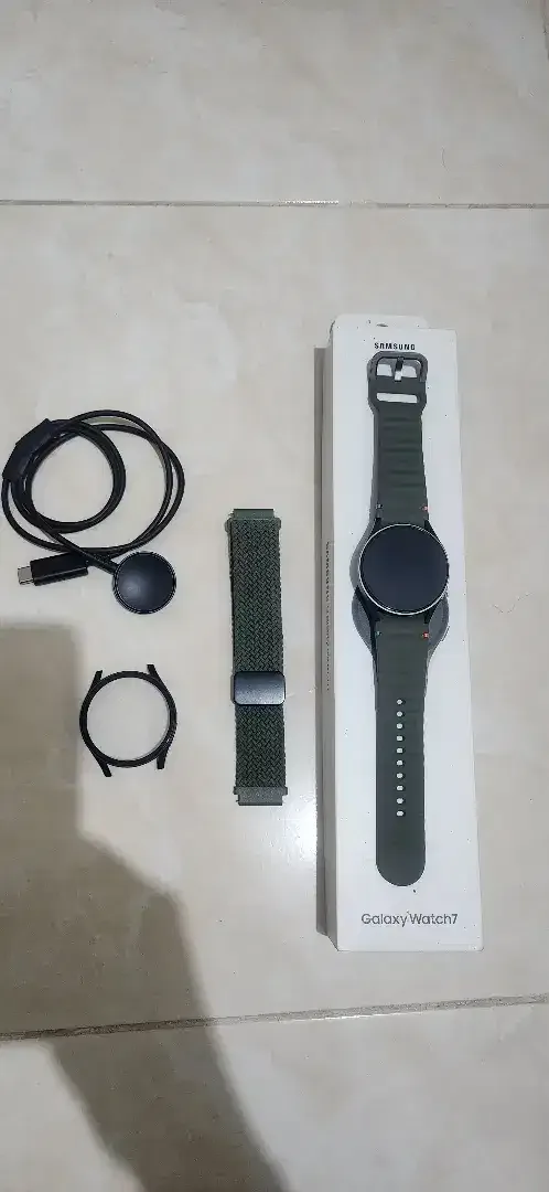 Samsung galaxy watch7 - Image 1 of 5