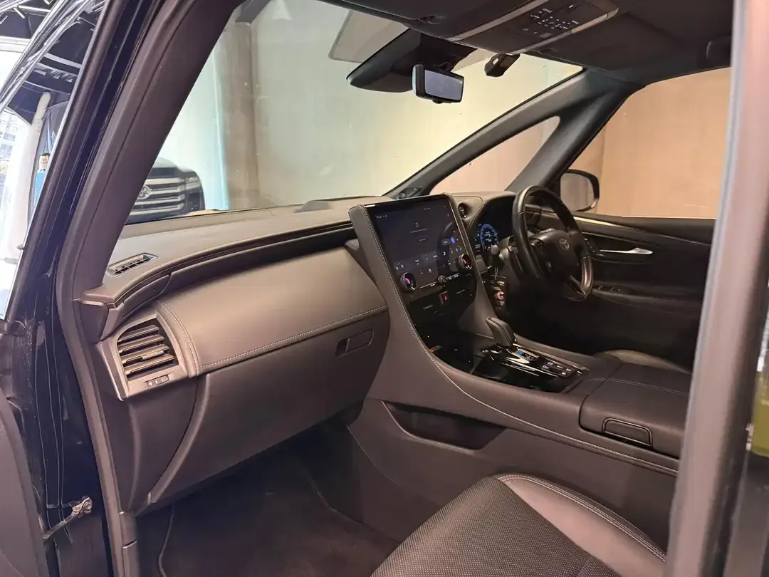 Toyota Alphard 2.5 Hybrid CVT 2024 - Image 9 of 10