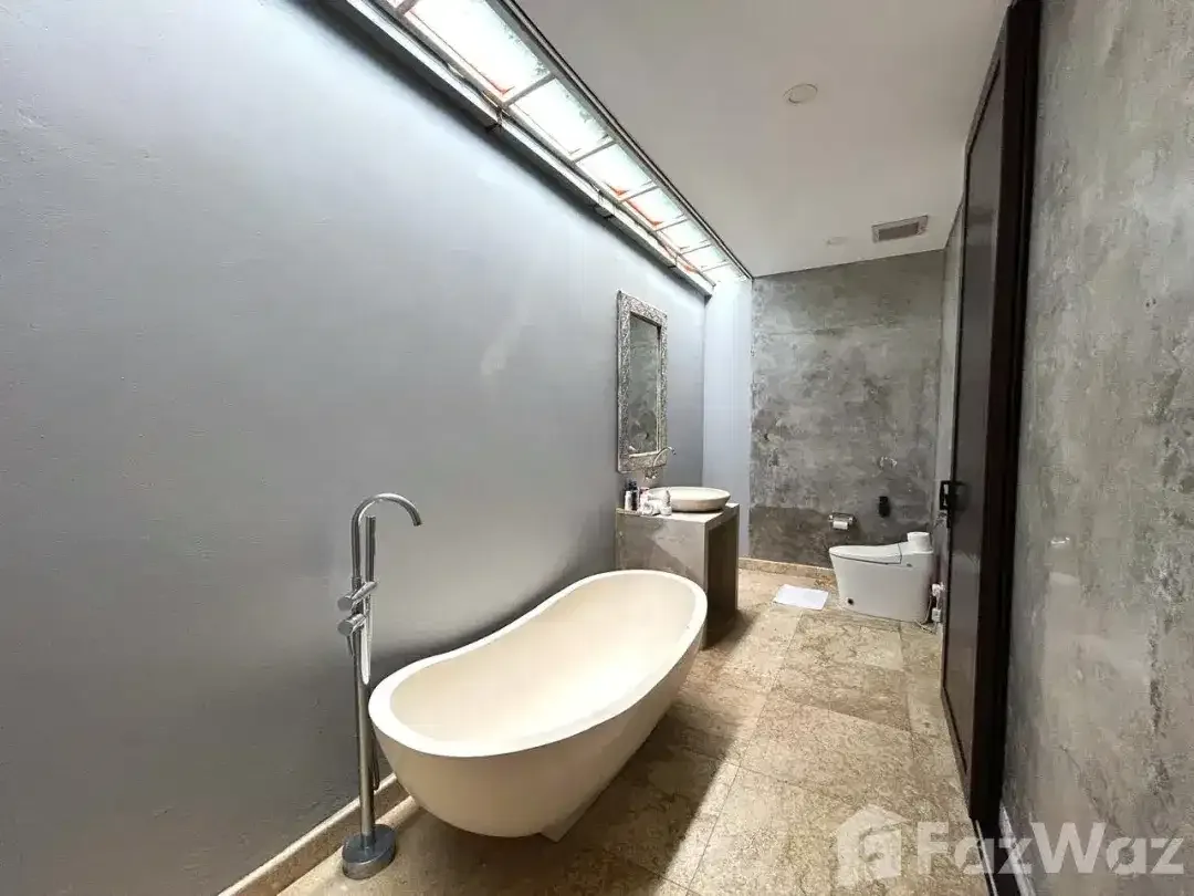4 Bedroom Villa for sale in Canggu, Bali - Image 6 of 10