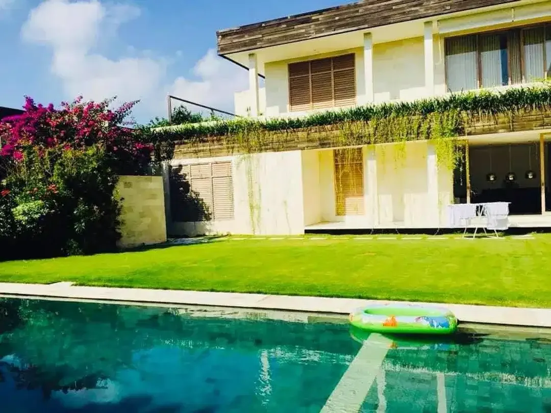 Spacious 2-Storey 3-Bedroom Villa on Generous 740 sqm Plot in Prime Uluwatu - Image 2 of 6