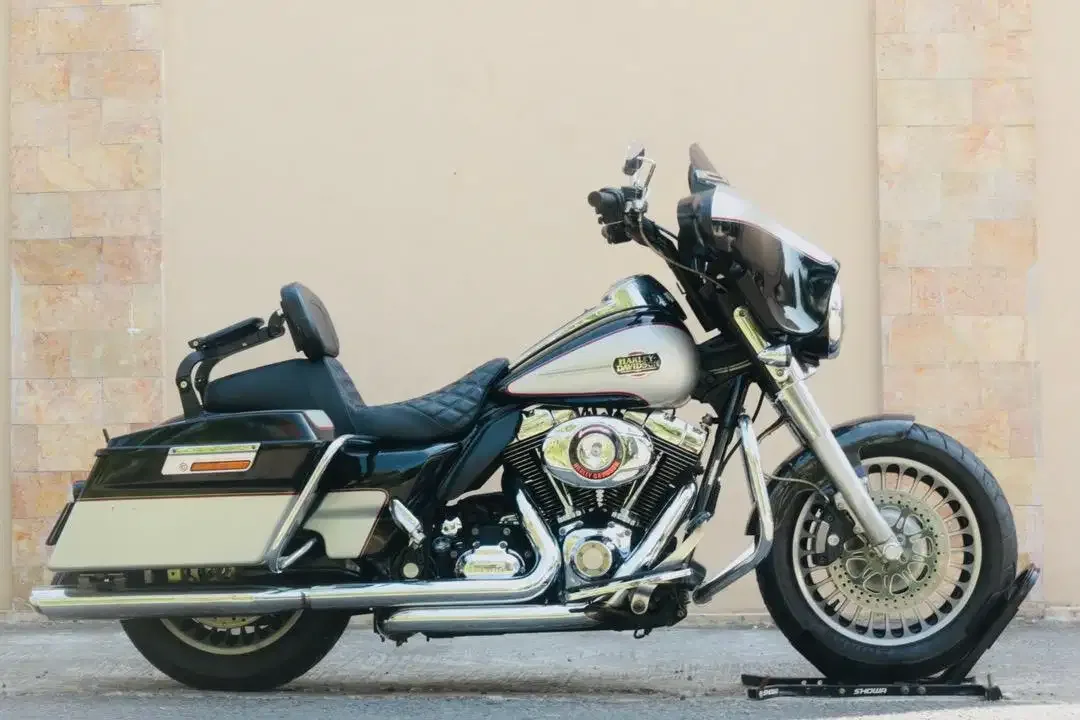Harley davidson Ultra Classic like new Fatboy Dyna Electra police - Image 1 of 4