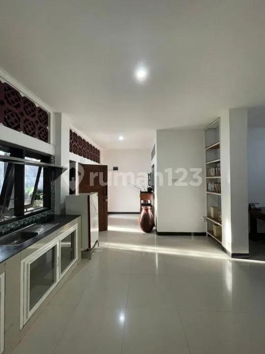 Rumah Luas 1 Lantai Furnished Sanur Bali - Image 1 of 4