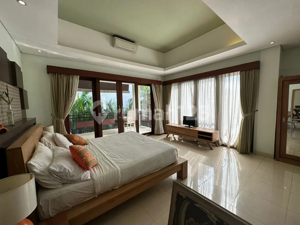 Villa Luas 4Br Pererenan Canggu Dekat Pantai dengan Private Pool - Image 4 of 4