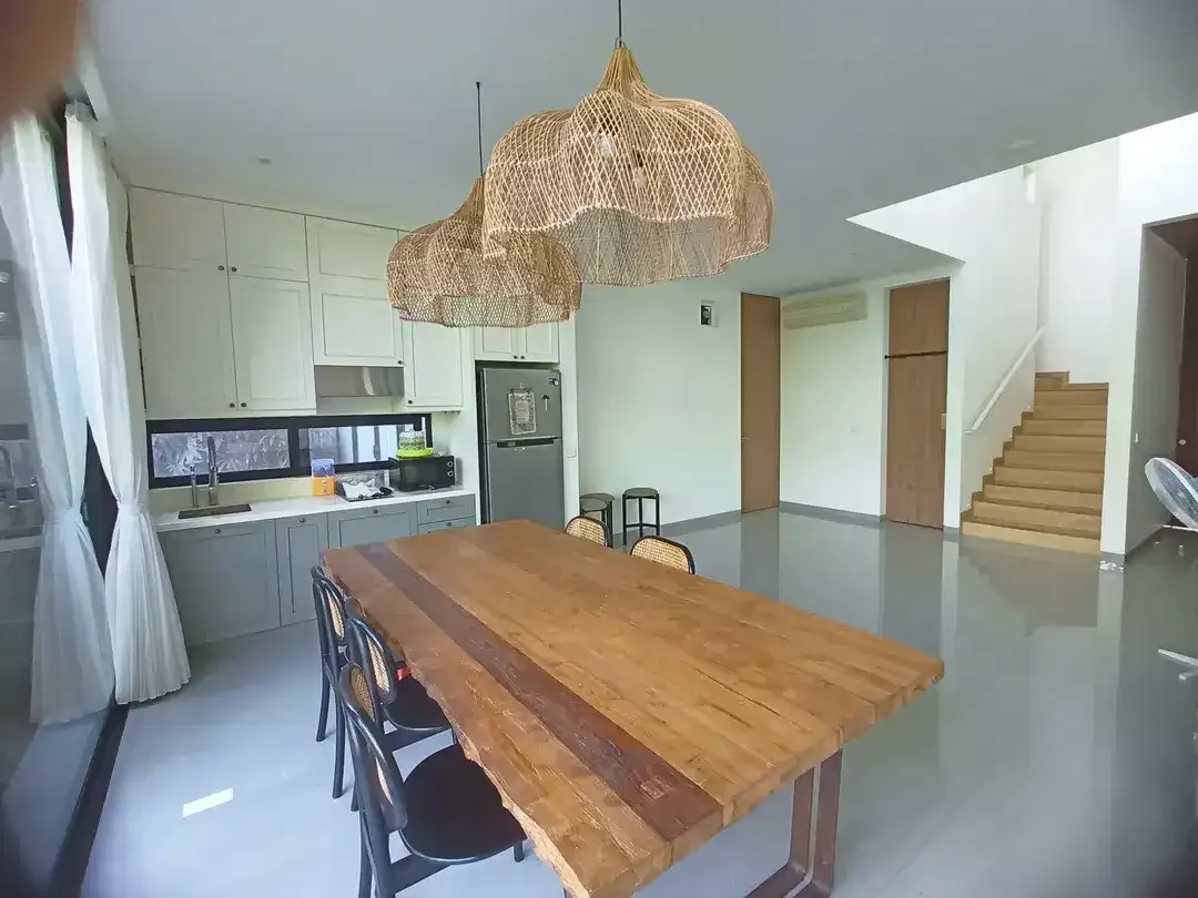 SHM 5,5 Milliar Rumah Style Villa di Renon dengan View Sawah - Image 7 of 10
