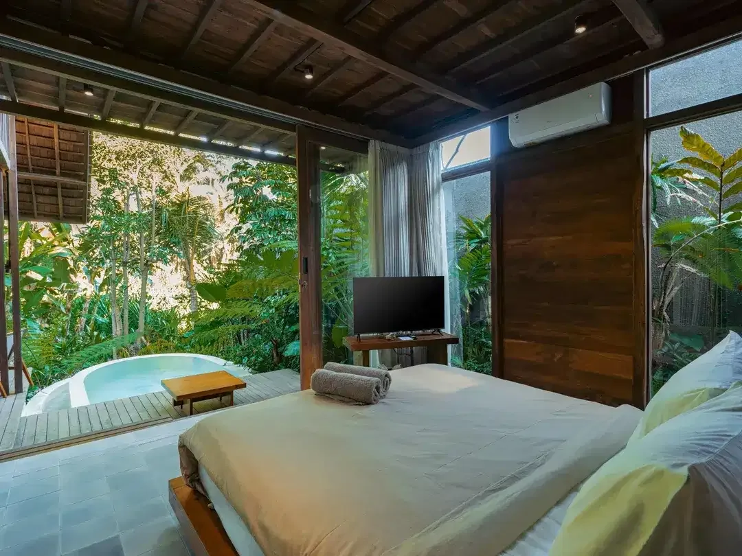 Elegant Leasehold Villa with River & Jungle Views in Ubud - Image 9 of 10