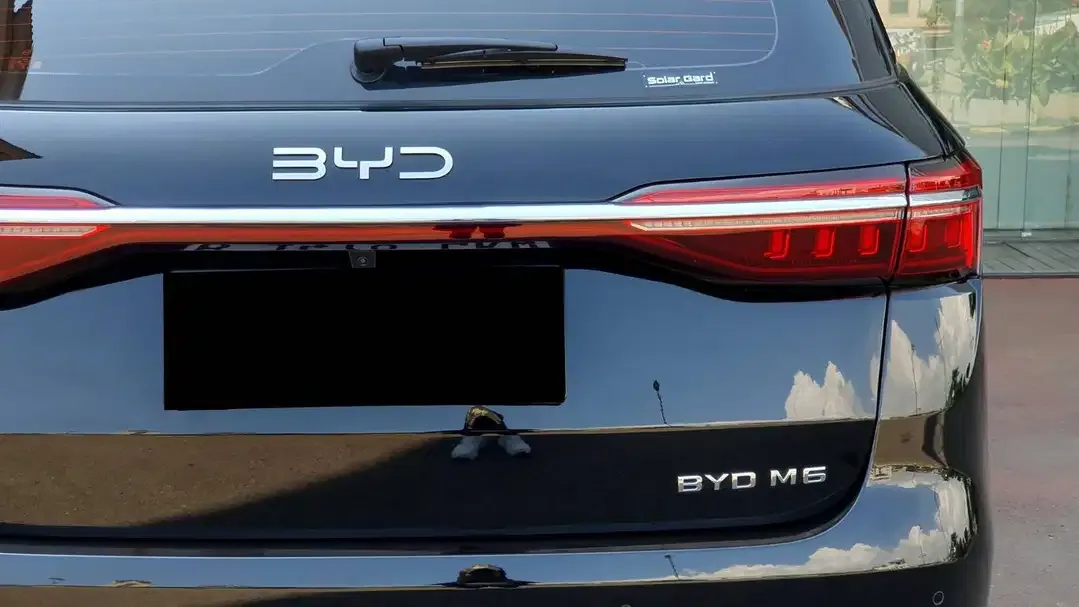 BELI MOBIL TANPA KHAWATIR BERGARANSI 5 TAHUN!  BYD M6 M 6 Superior Cap - Image 8 of 10