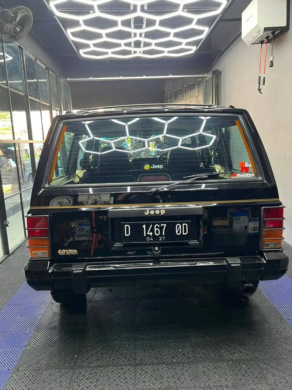 JEEP CHEROKEE 4.0 LIMITED 1997 HITAM AT - Image 7 of 10