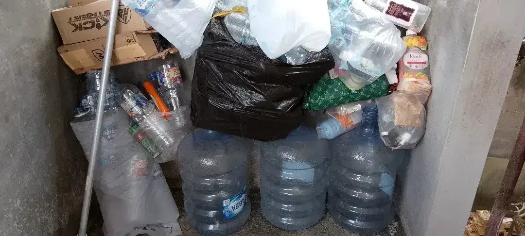 Galon bekas dan botol bekas - Image 1 of 3