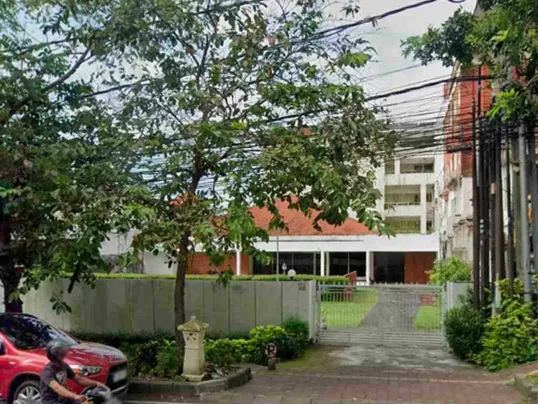 jual rumah luas 13 are di utama Raya Puputan Renon Denpasar - Image 1 of 10
