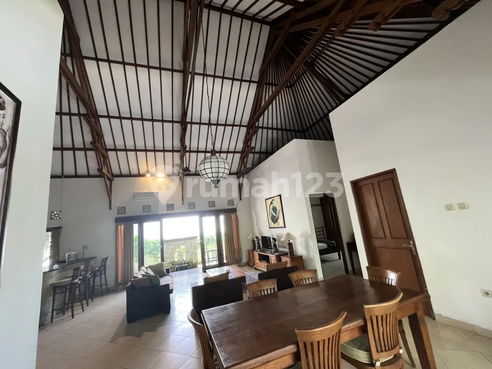 Di Jual Cepat Villa Gaya Classic di Jalan Raya Pantai Berawa , Canggu - Lokasi Strategis dan Nyaman - Image 3 of 4