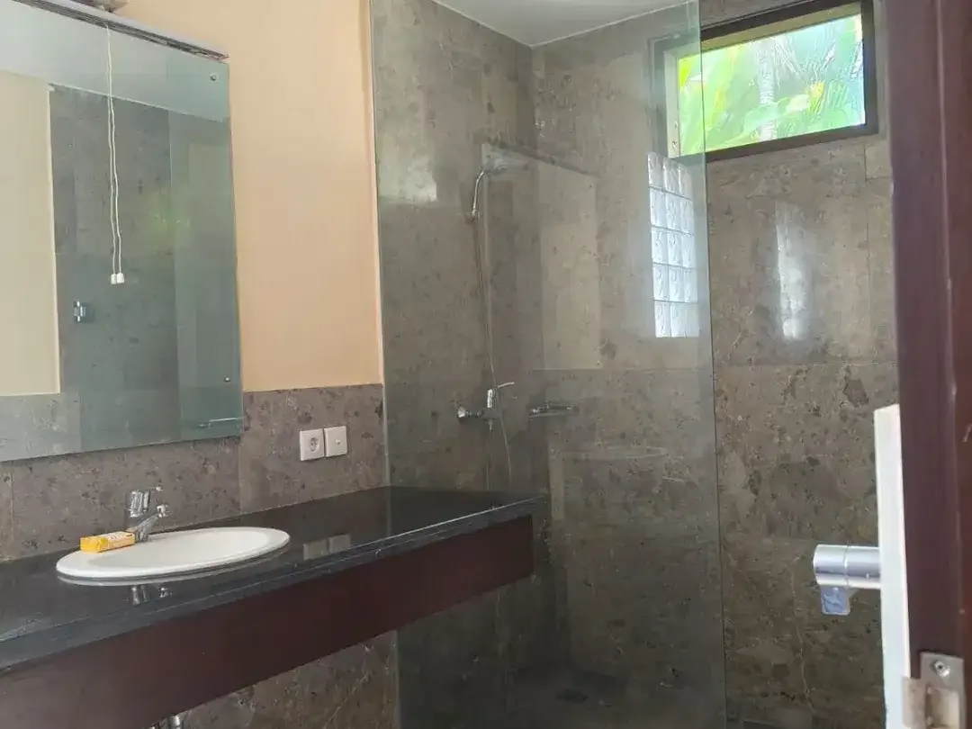 FOR SALE VILLA MEWAH SANGAT TERAWAT KAWASAN TENANG CLUSTER SANGAT BAGUS NUSA DUA - Image 7 of 10