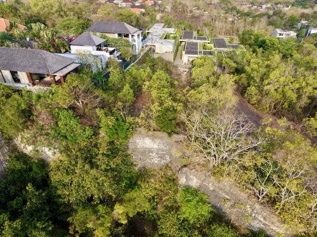 DIJUAL TANAH OCEAN VIEW DI UNGASAN BALI – LINGKUNGAN VILLA - Image 5 of 8