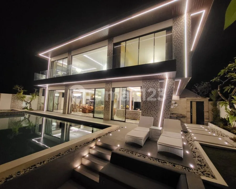 Brand New Luxury Villa With Spectacular Ocean & City View, Pecatu - Image 3 of 4