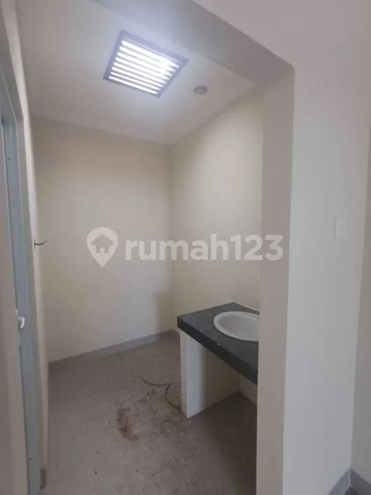 Di Sewakan Seluruh Bangunan Guest House di Lantai 2 di Jalan Kayu Aya Seminyak dengan Jumlah 5 Kamar Tidur Unfurnished - Image 4 of 4