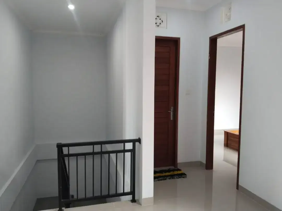 Dijual / Disewakan Rumah 2 Lantai Berlokasi di Perumahan One Gate System - Image 9 of 10