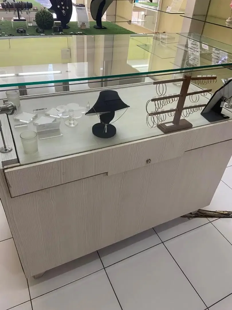 Jual Cepat Meja display perhiasan kondisi bekas - Image 2 of 3