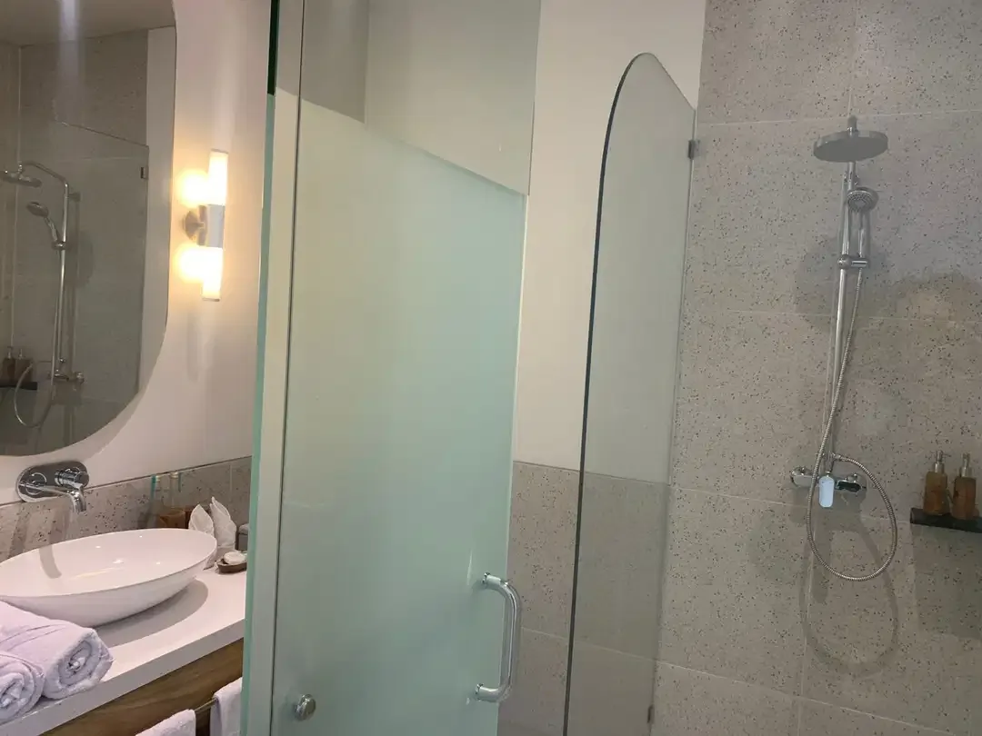 BRAND NEW 3 BR FULL FURNISHED VILLA IN CENTER BATUBOLONG CANGGU - Image 3 of 8