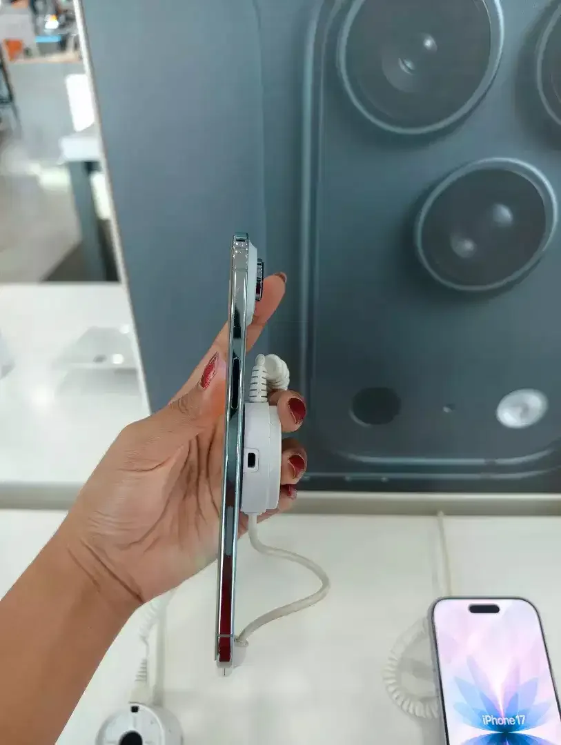 Iphone Air 256 / Sky Blue - Image 2 of 3