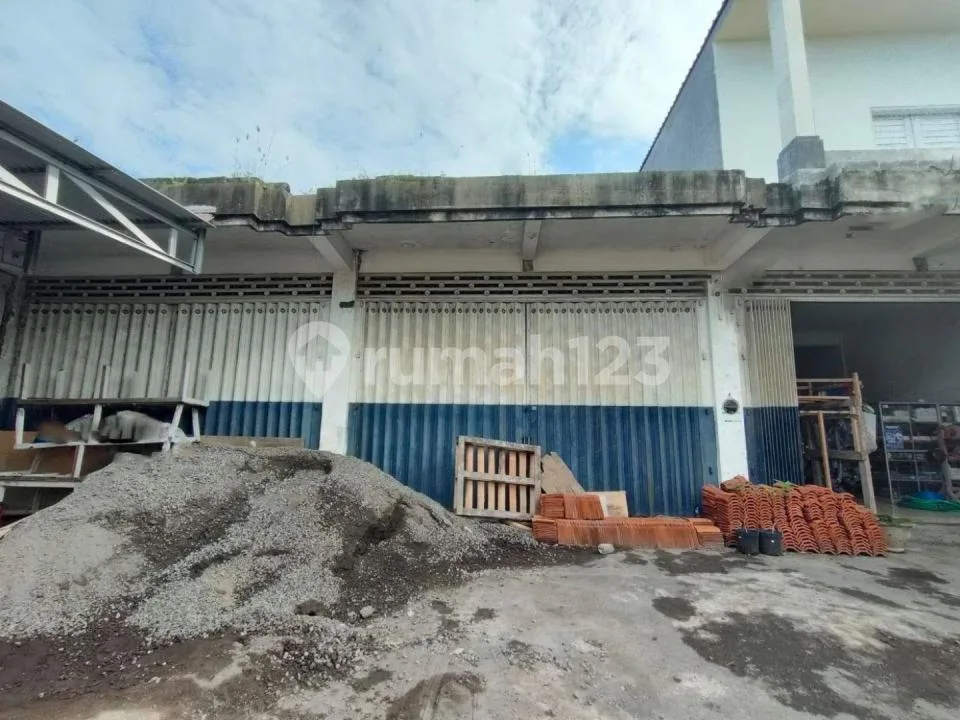 Dijual Tanah Bonus 2 Blok Ruko dan Isi Bangunan Kost 6 Kamar di Siulan Utama Denpasar Bali - Image 2 of 4
