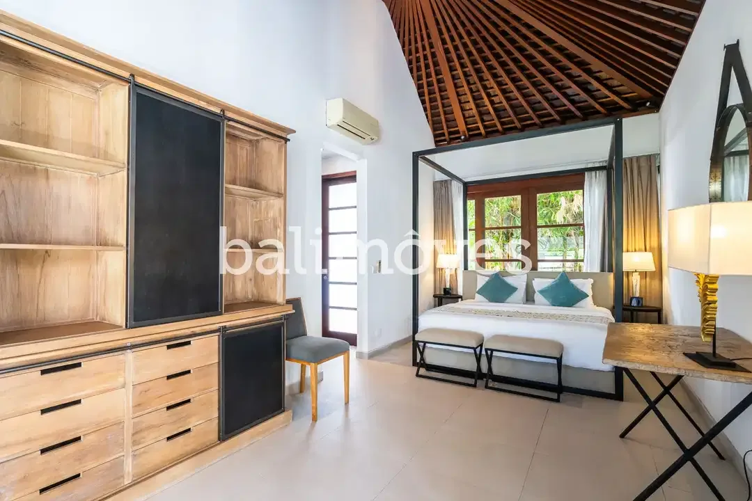 Luas & Terang Villa Tiga Kamar Tidur Di Tepi Pantai Sanur - Image 10 of 10