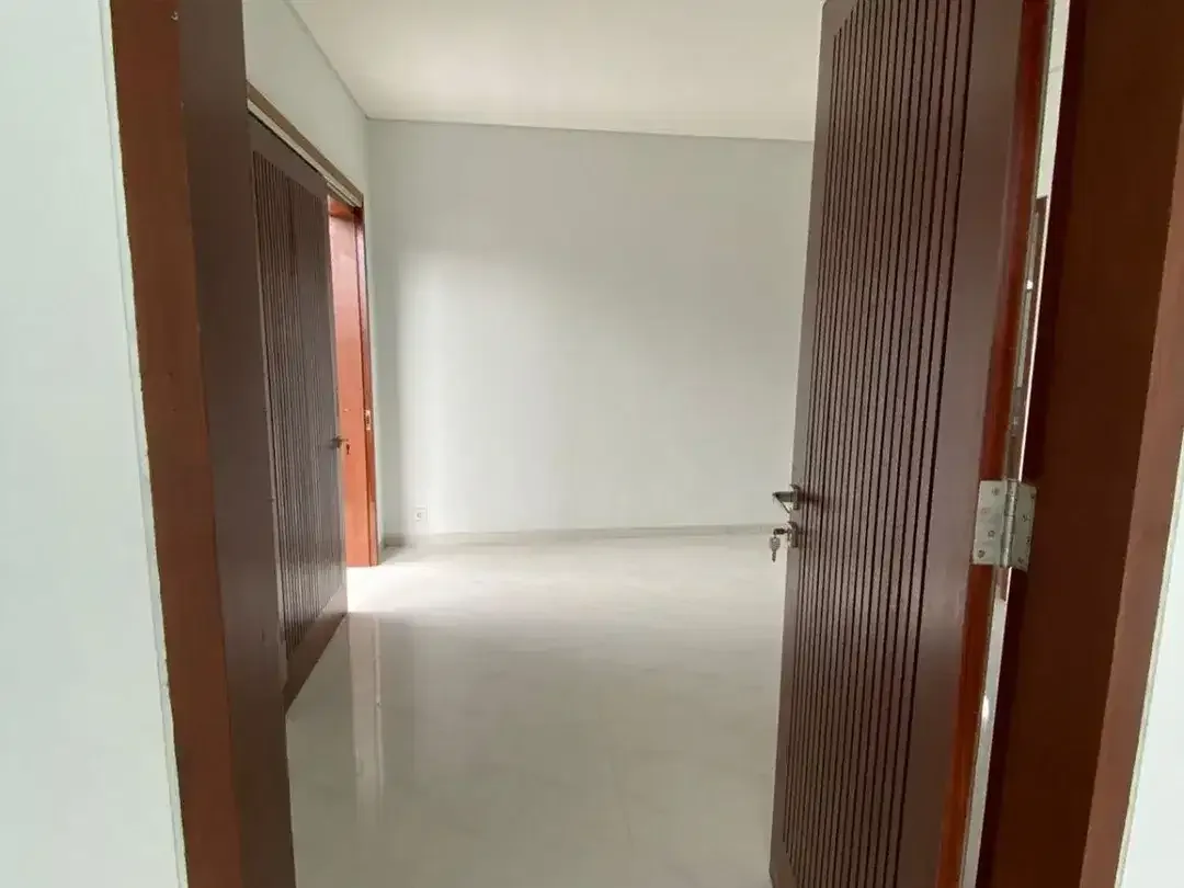 RUMAH BARU 2 LANTAI DI DENPASAR BARAT - Image 2 of 10