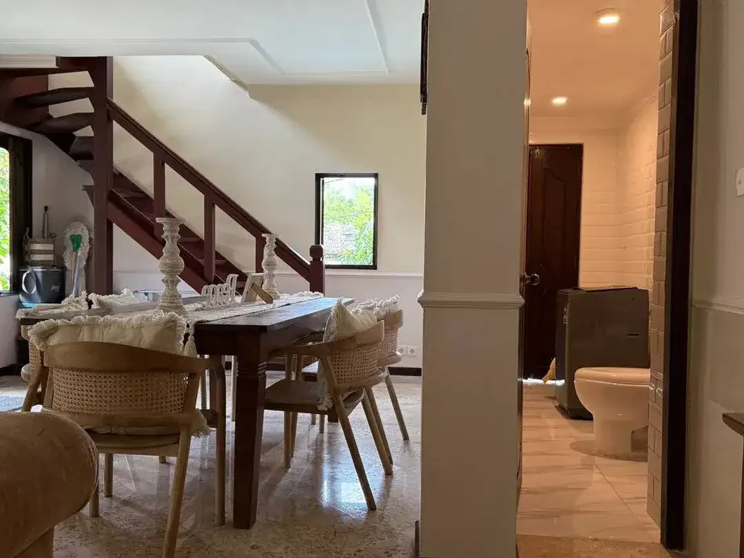 Villa 2 Bedrooms Balinese Style Private Cluster Dekat Pantai Melasti Ungasan - Image 2 of 10