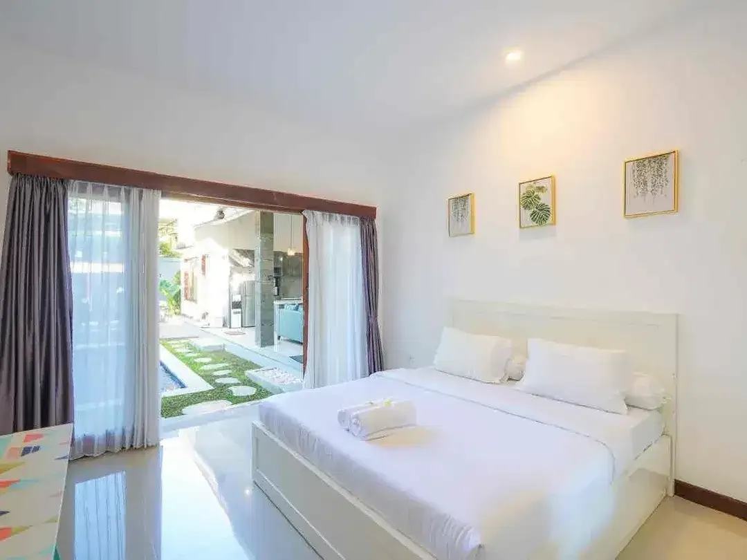 Villa Nyaman 3 Bedroom Seminyak Lokasi Strategis - Image 2 of 10