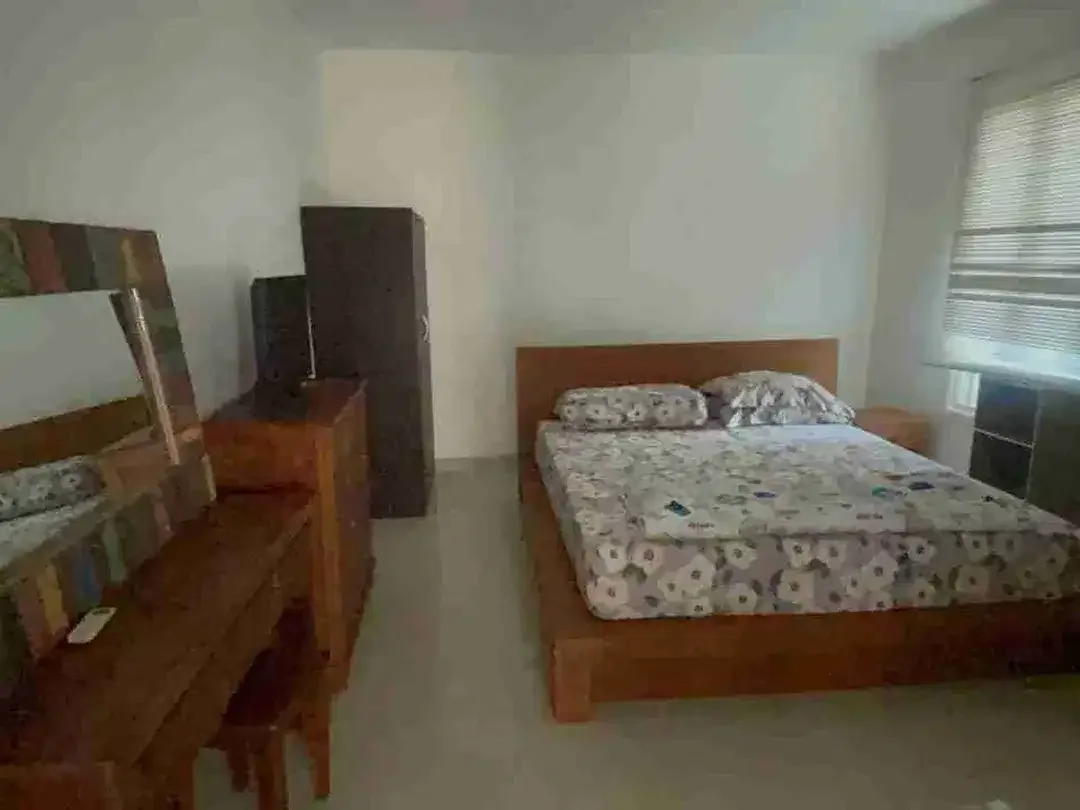 For Rent 5 BDR Villa di Lokasi Perkotaan - Image 8 of 10