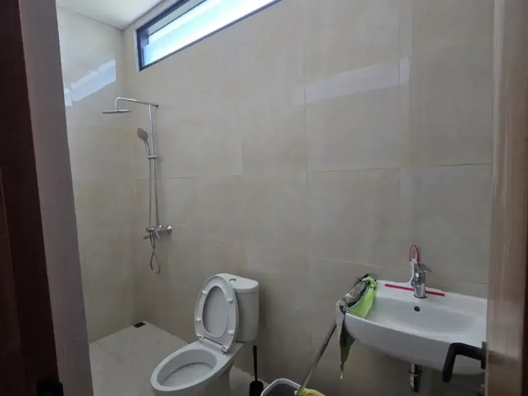 DI JUAL VILLA AREA NUSA DUA BALI DEKAT PINTU TOLL FULL FURNISH - Image 6 of 10
