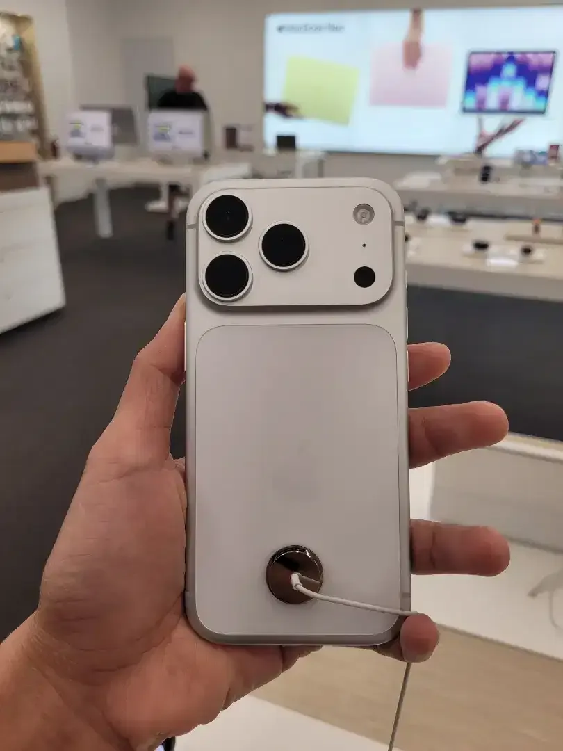Promo iPhone 17 Pro bisa kredit cicilan ringan tanpa DP - Image 3 of 3