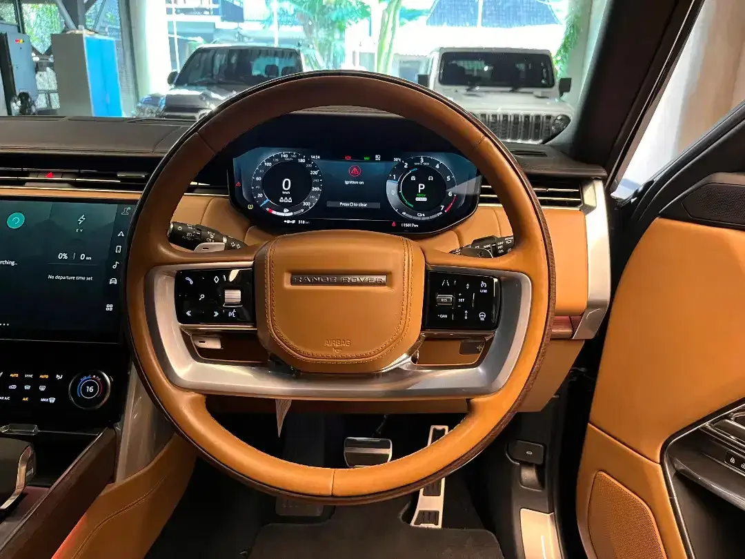 Land Rover 3.0 PHEV Autobiography 2023 - Image 4 of 10