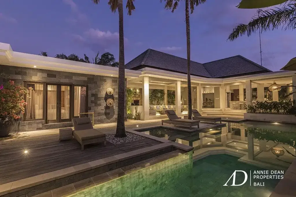 LEASEHOLD | LUXURY SINGLE-LEVEL 3-BEDROOM VILLA IN SEMINYAK - Image 2 of 10