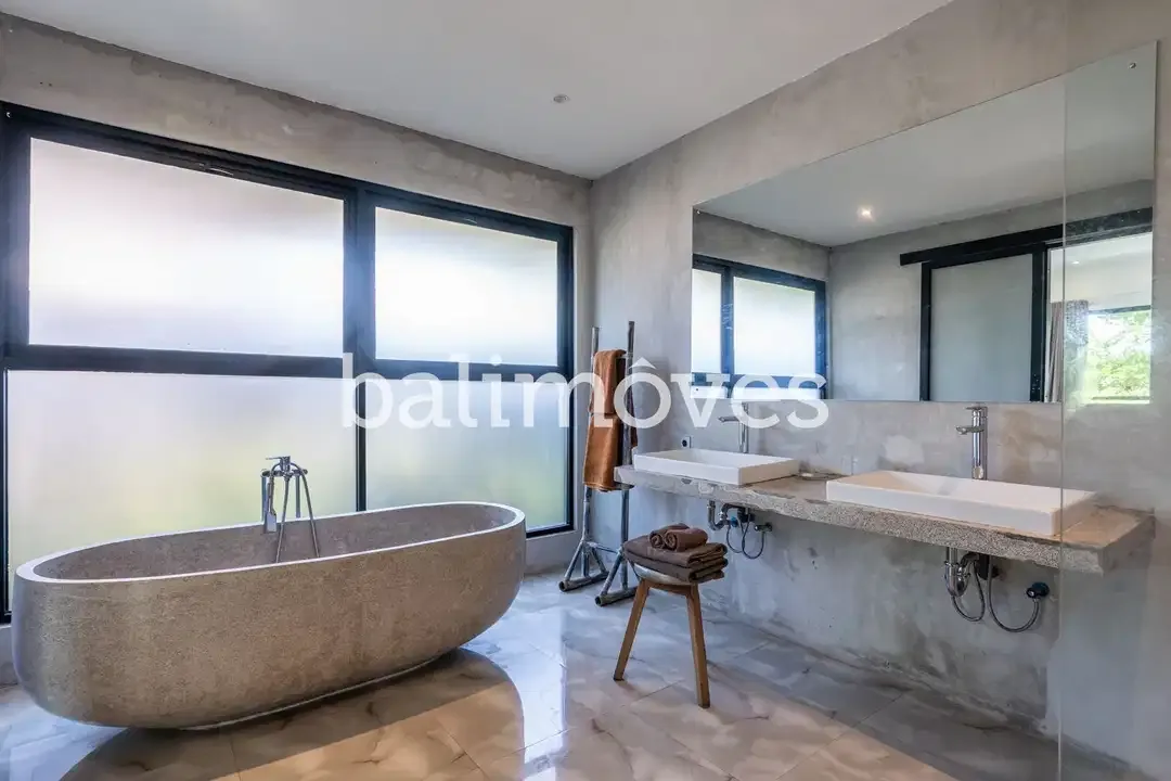 Vila Enam Kamar Tidur Luas Bergaya Industrial di Kemenuh Gianyar - Image 4 of 10