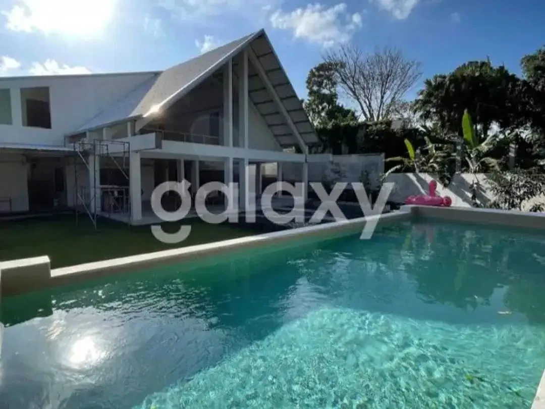 Tanah Bonus Bangunan Struktur Villa Dekat Pantai Nelayan Canggu - Image 1 of 10