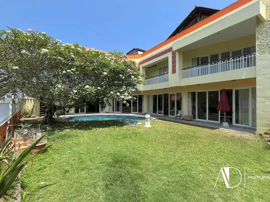 FREEHOLD | 3-BEDROOM OCEAN-VIEW VILLA IN PECATU - Image 1 of 10