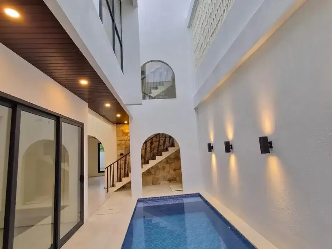 Villa 2 Lantai + Rooftop Ocean View Dijual, di Dharmawangsa Nusa Dua - Image 1 of 10