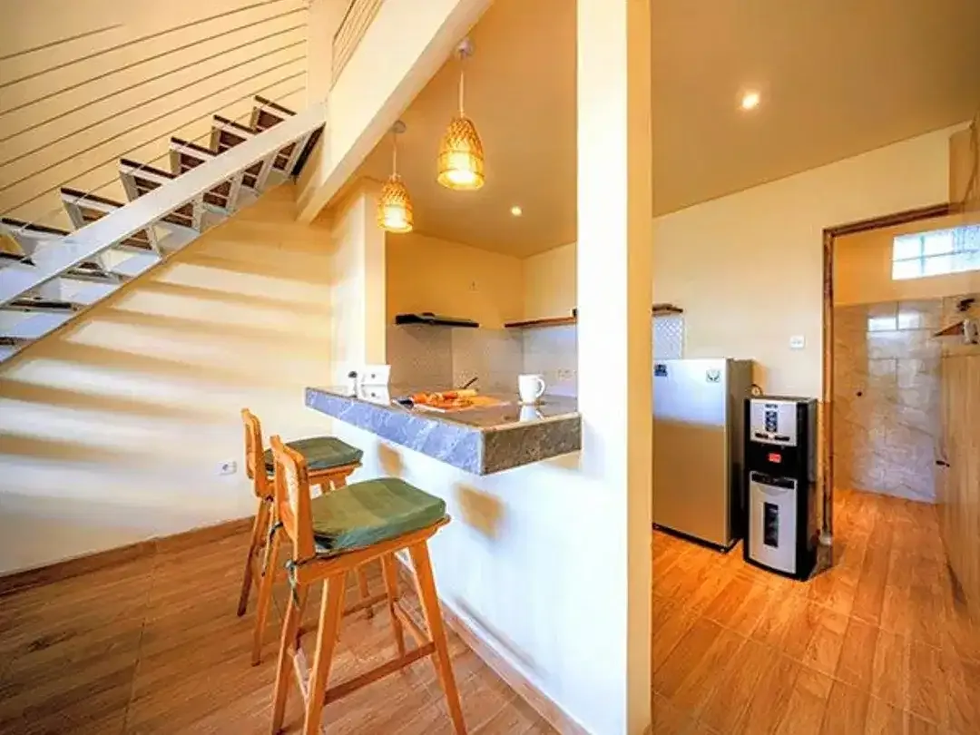 AMR-136.AND  For Monthly Rent Modern Cozy Loft In Seminyak – Stylish 1BR Apartment with Fast WiFi & Full Facilities! - Image 7 of 10