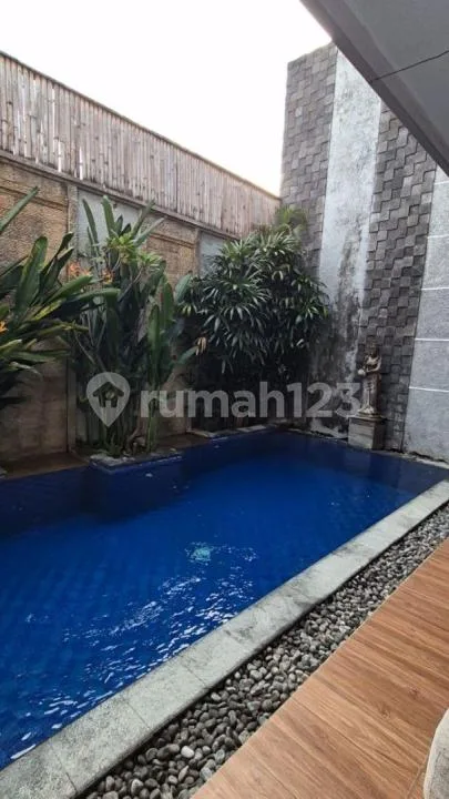 Rumah 2 Lantai Full Furnish Kesambi Badung, Private Pool, 3Kt, Rp 175 Juta/Tahun - Image 3 of 4