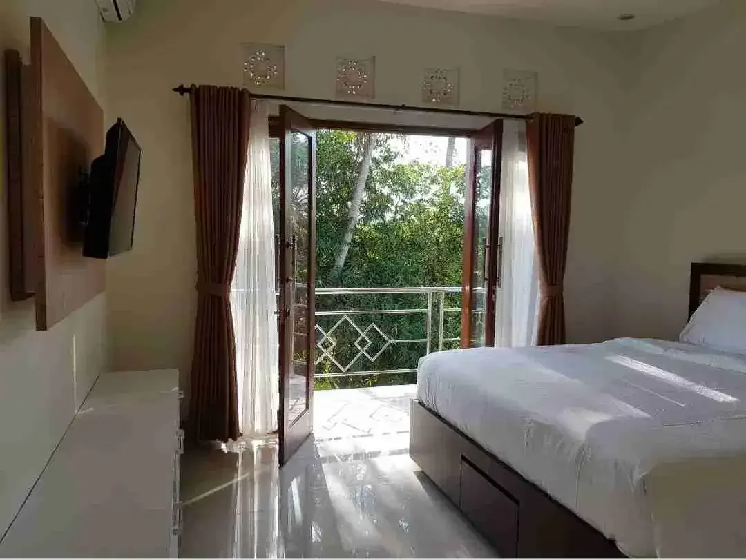 Disewakan Villa 2 Lantai Fully Furnished di Darmasaba Badung Bali - 3 Kamar Tidur, Kolam Renang, View Sawah & Sungai - Image 4 of 10