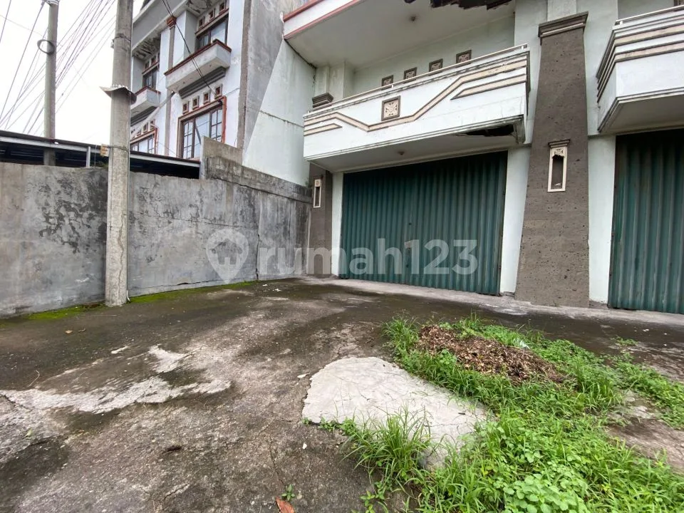 Ruko Gandeng 3 di Jalan Utama Cargo 2 Lantai Masih Ada Tanah Kosong Cocok Untuk Gudang Lokasi Di Area Komersial Premium - Image 3 of 4