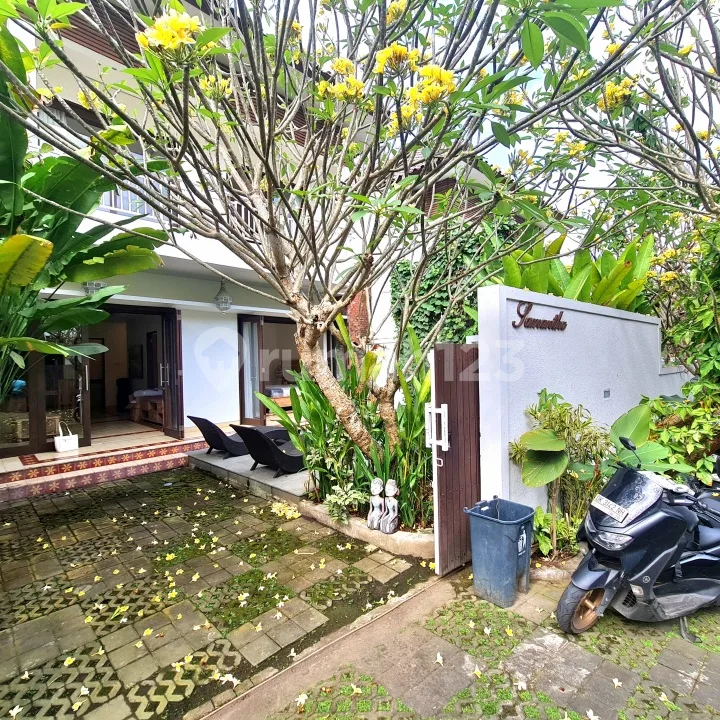 Villa pererenan Canggu 3 bedrooms 150mÂ² one gate - Image 2 of 4