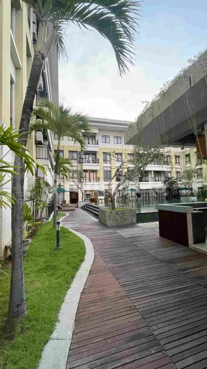 Dijual 1BR Furnished Apartment Dengan Akses Kolam di Grand Kuta - Image 2 of 4