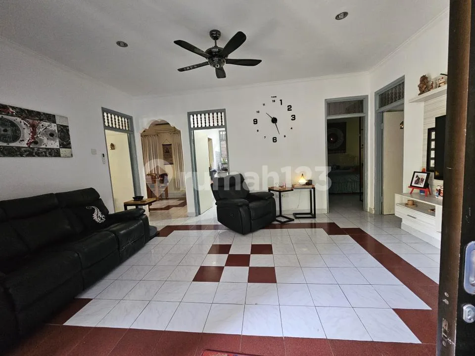 V581 Modern 3Br Beachside Villa Sanur Walk To Mall & Beach - Image 2 of 4