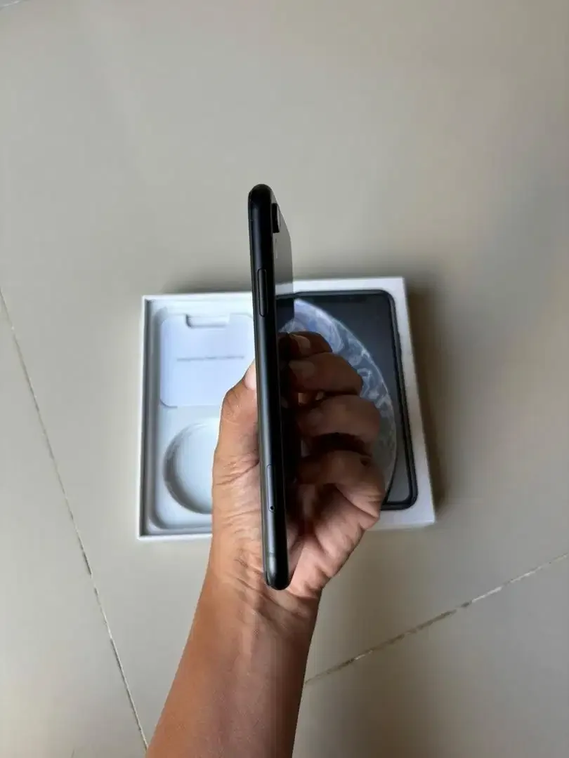 iPhone XR 128GB Black inter - Image 5 of 8