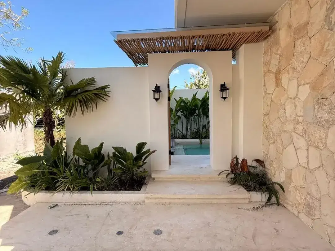7 units luxury modern tropical villa complex in Balangan. - Image 5 of 10